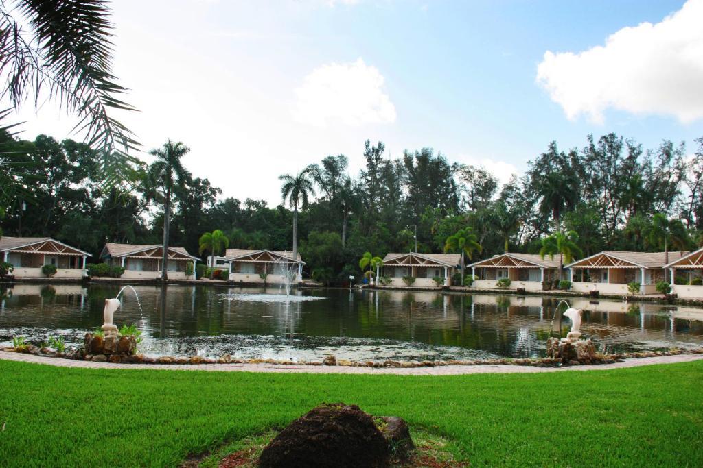 فندق فورت مايرزفي  Rock Lake Not Open Due To Hurricane Damages المظهر الخارجي الصورة